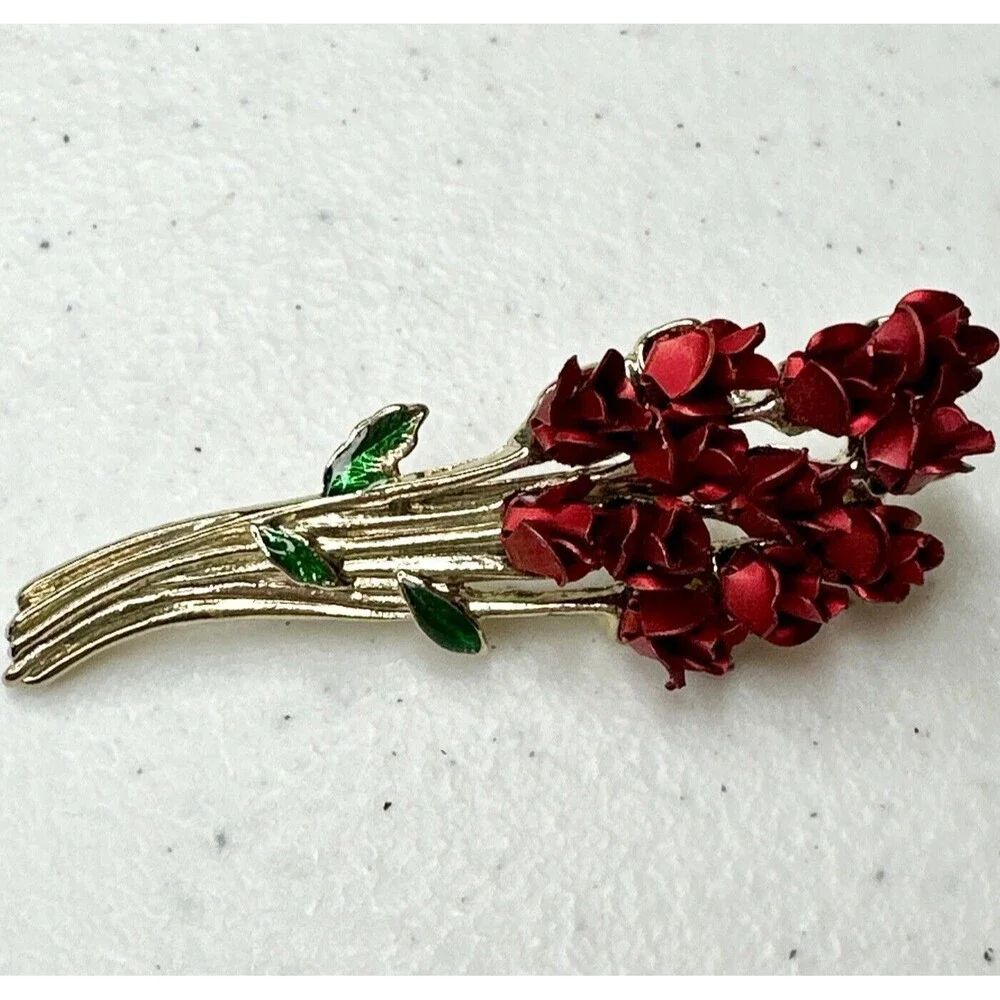 Vintage Brooch. Signed DMC 97. One Dozen Long‎ Stem Roses. Goldtone